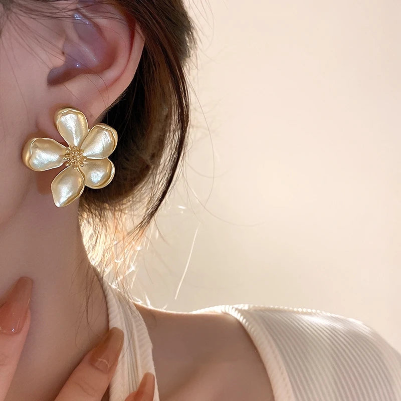 Rozy Flower Retro Earrings