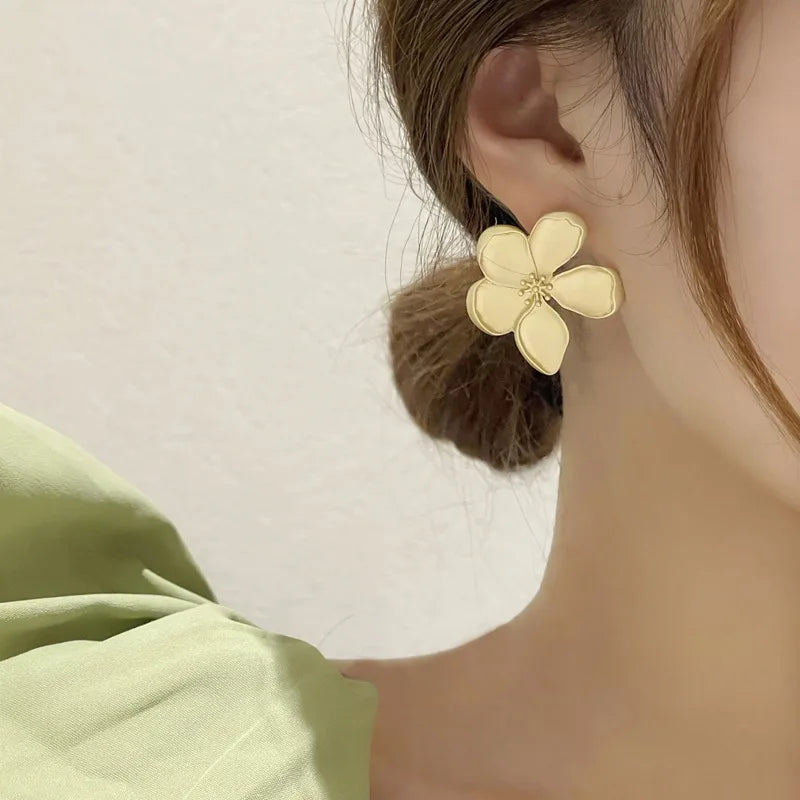 Rozy Flower Retro Earrings