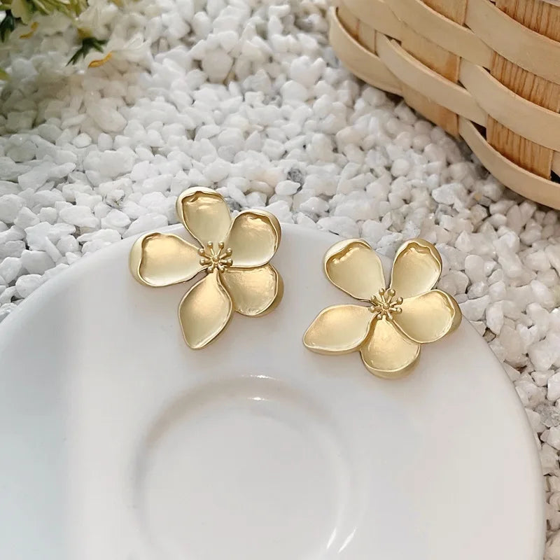 Rozy Flower Retro Earrings