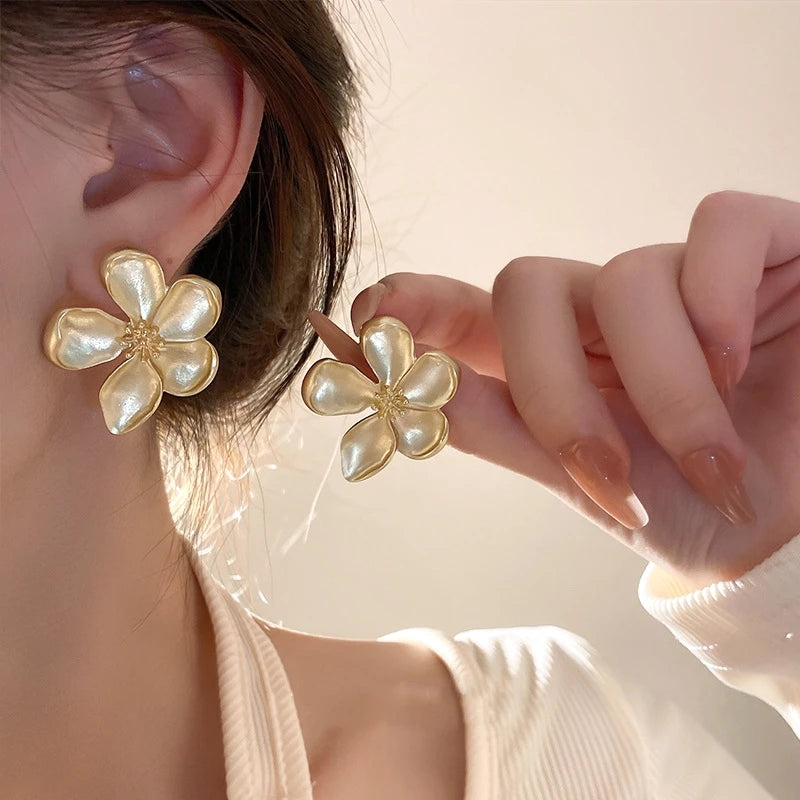 Rozy Flower Retro Earrings