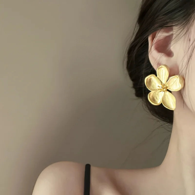 Rozy Flower Retro Earrings